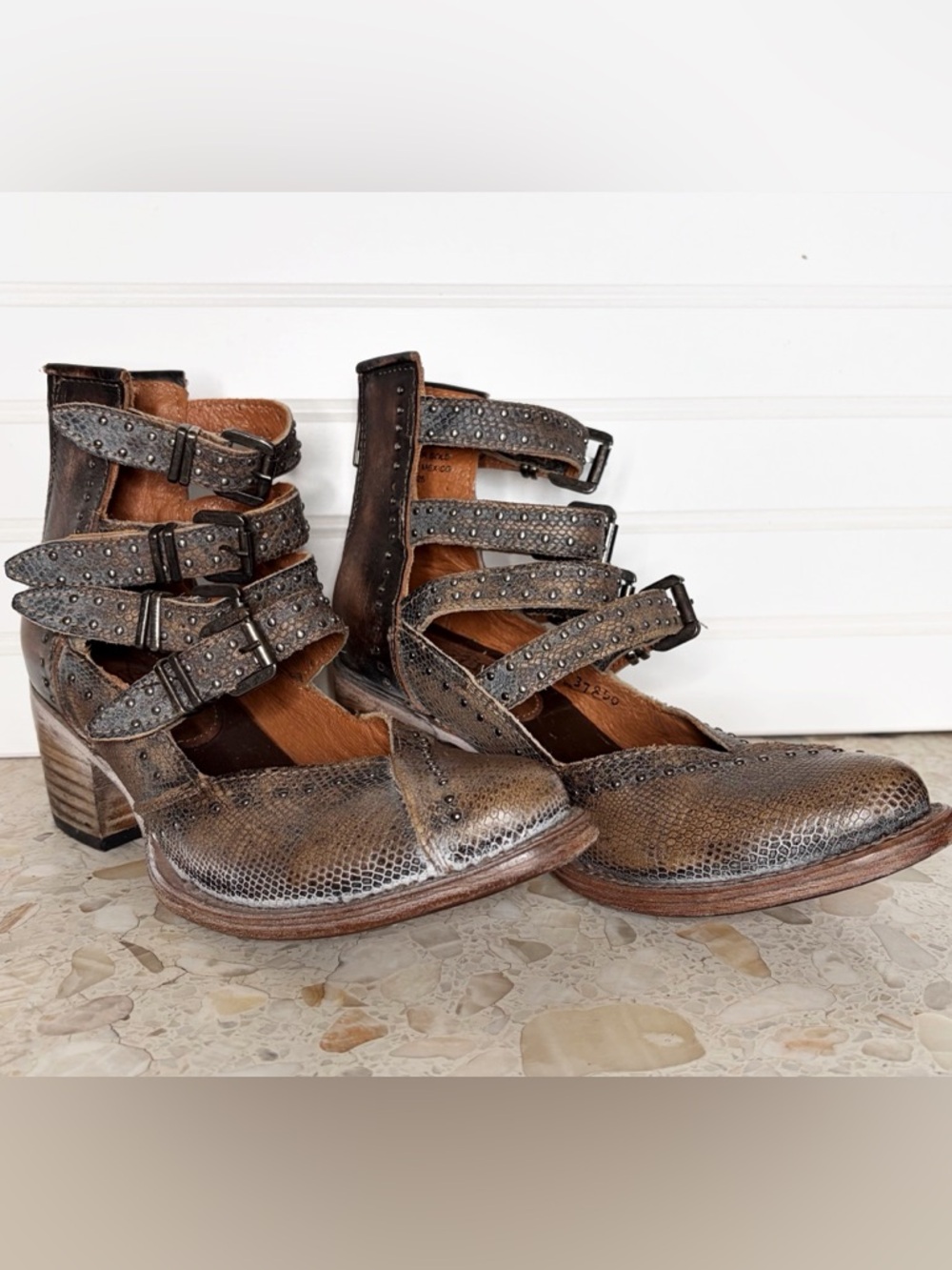 🔥 RARE Freebird Felicity PEWTER Snakeskin Studded  - Size 6 - EUC